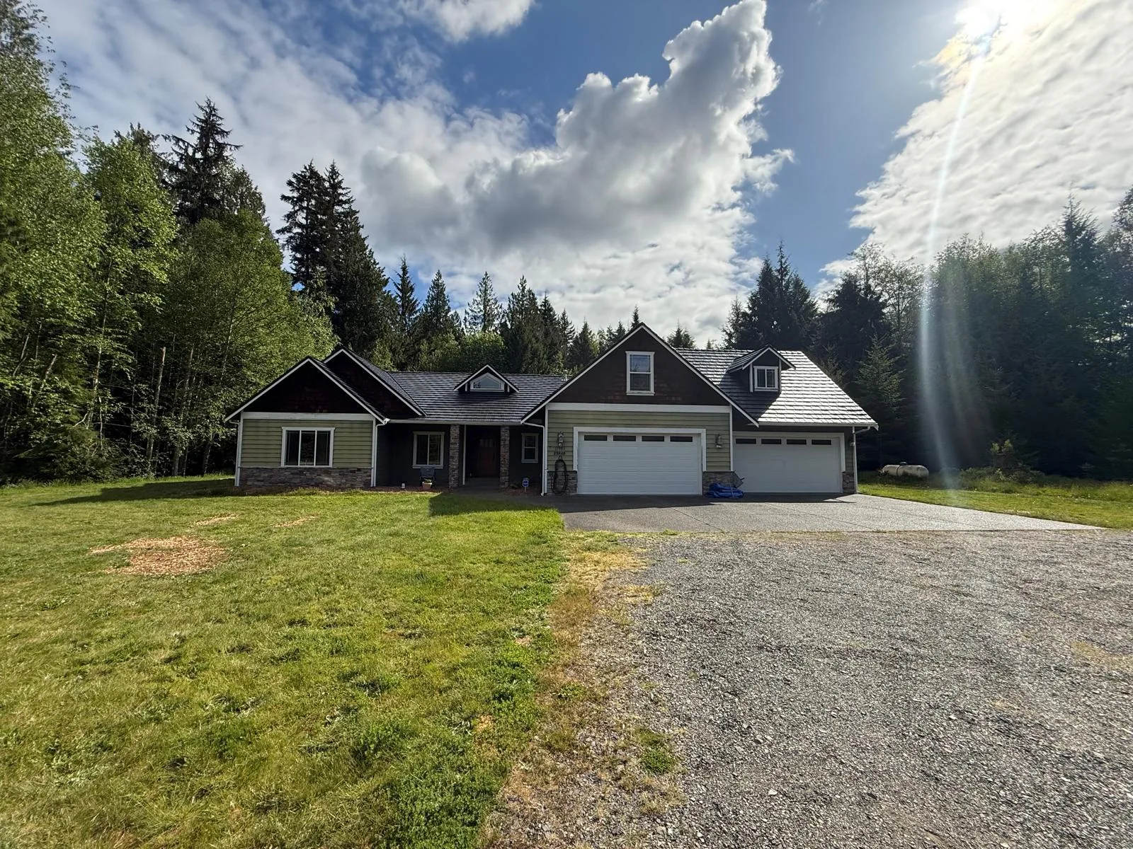Black Interlock Shake aluminum roof on a one-storey home with an Interlock Shake metal roof in, Marysville, Washington