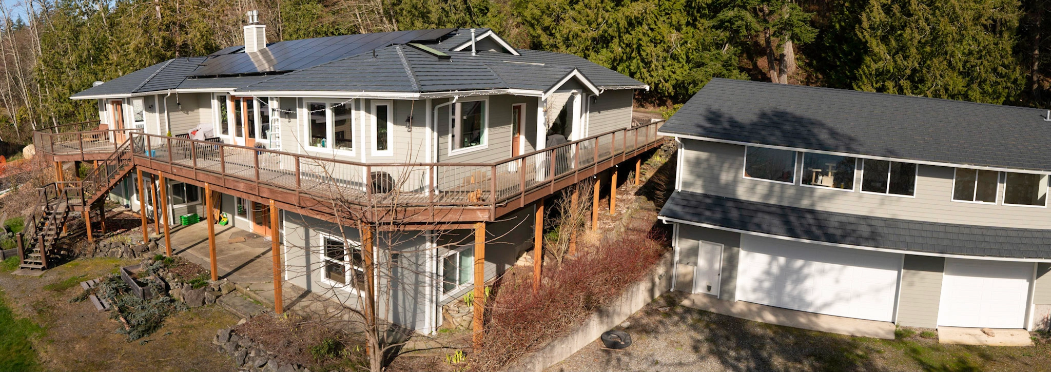 Deep Charcoal Interlock Shake aluminum roof on a single-storey home with a garage and a metal roof in a, Bellingham, Washington