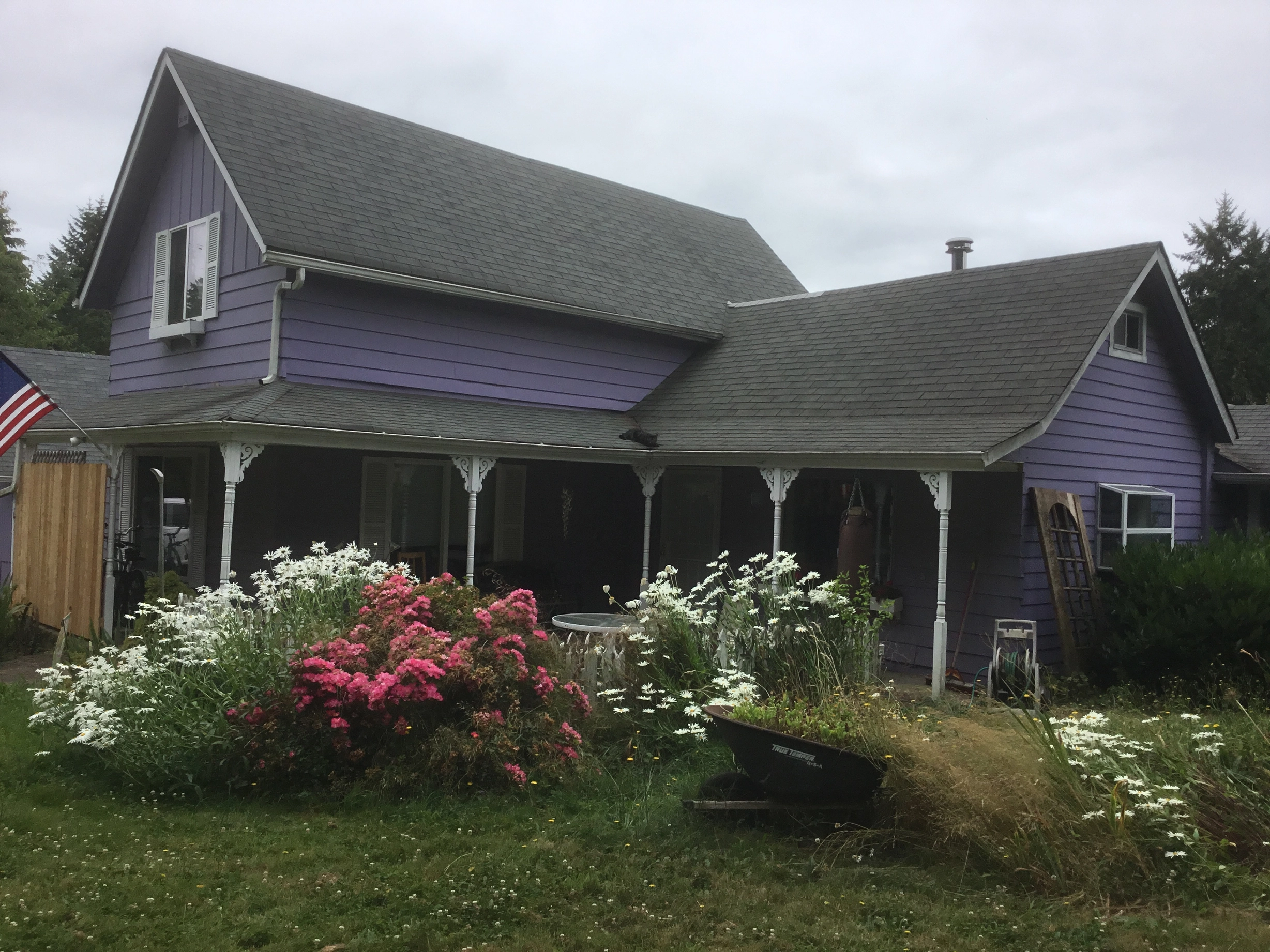 Before: a worn out asphalt shingle roof on the home, Olympia, Washington, ahead of a Copper Penny Interlock Cedar Shingle aluminum roof