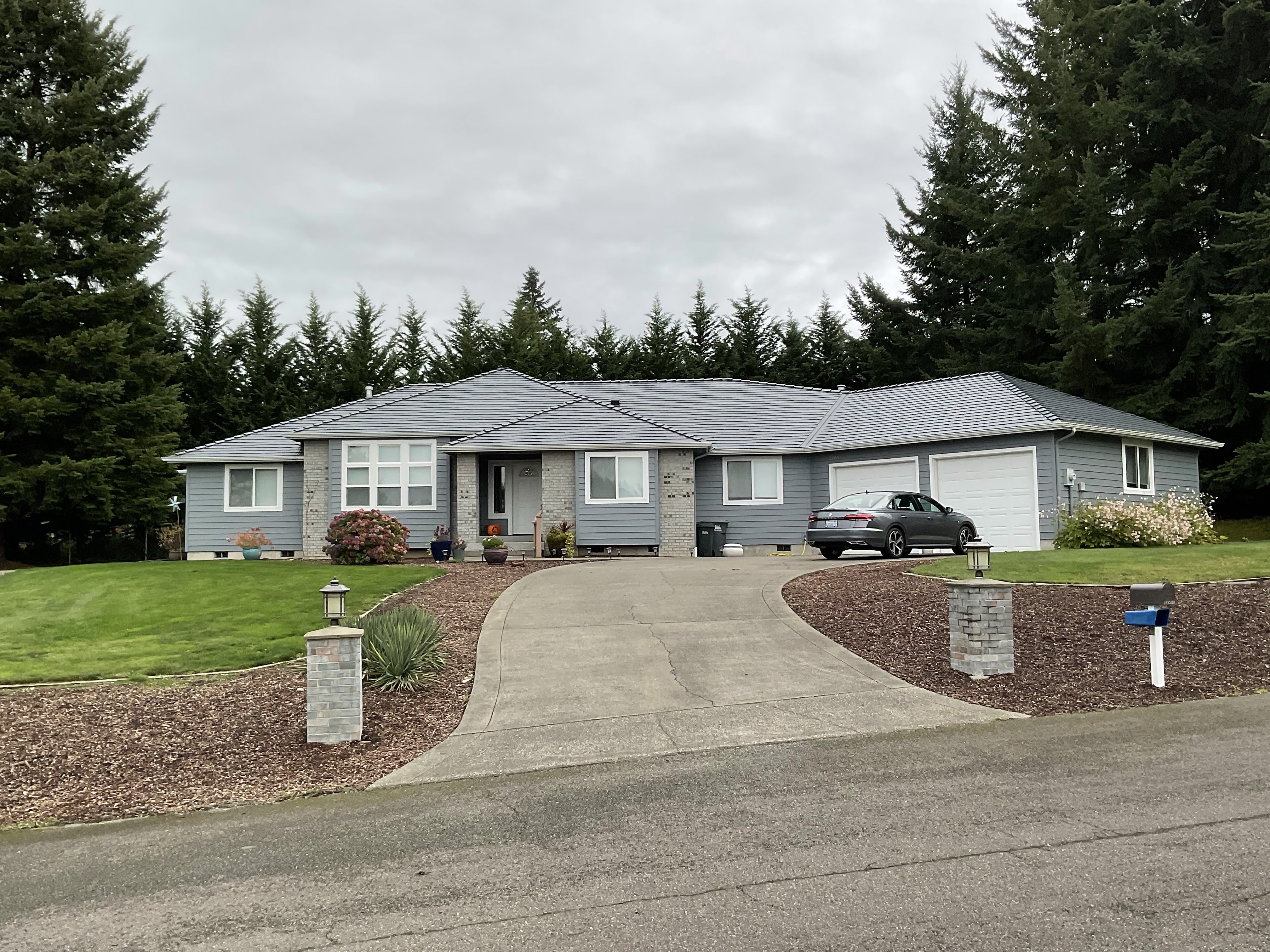Interlock Aluminum Cedar Shingle Metal Roofing – Deep Charcoal | Graham, WA