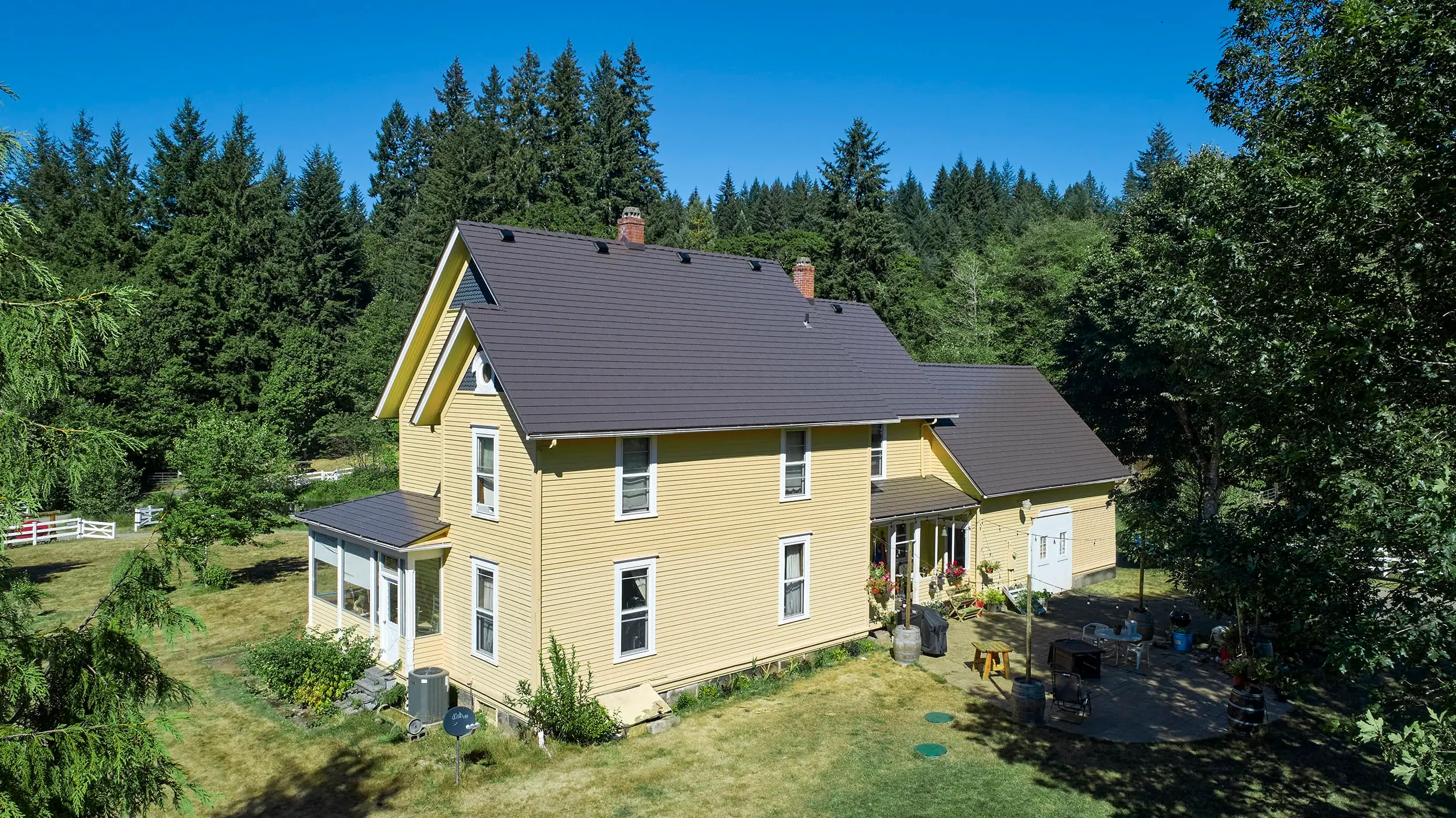 Interlock Aluminum Cedar Shingle Metal Roofing – Tudor Brown | Longview, WA (Front elevation)