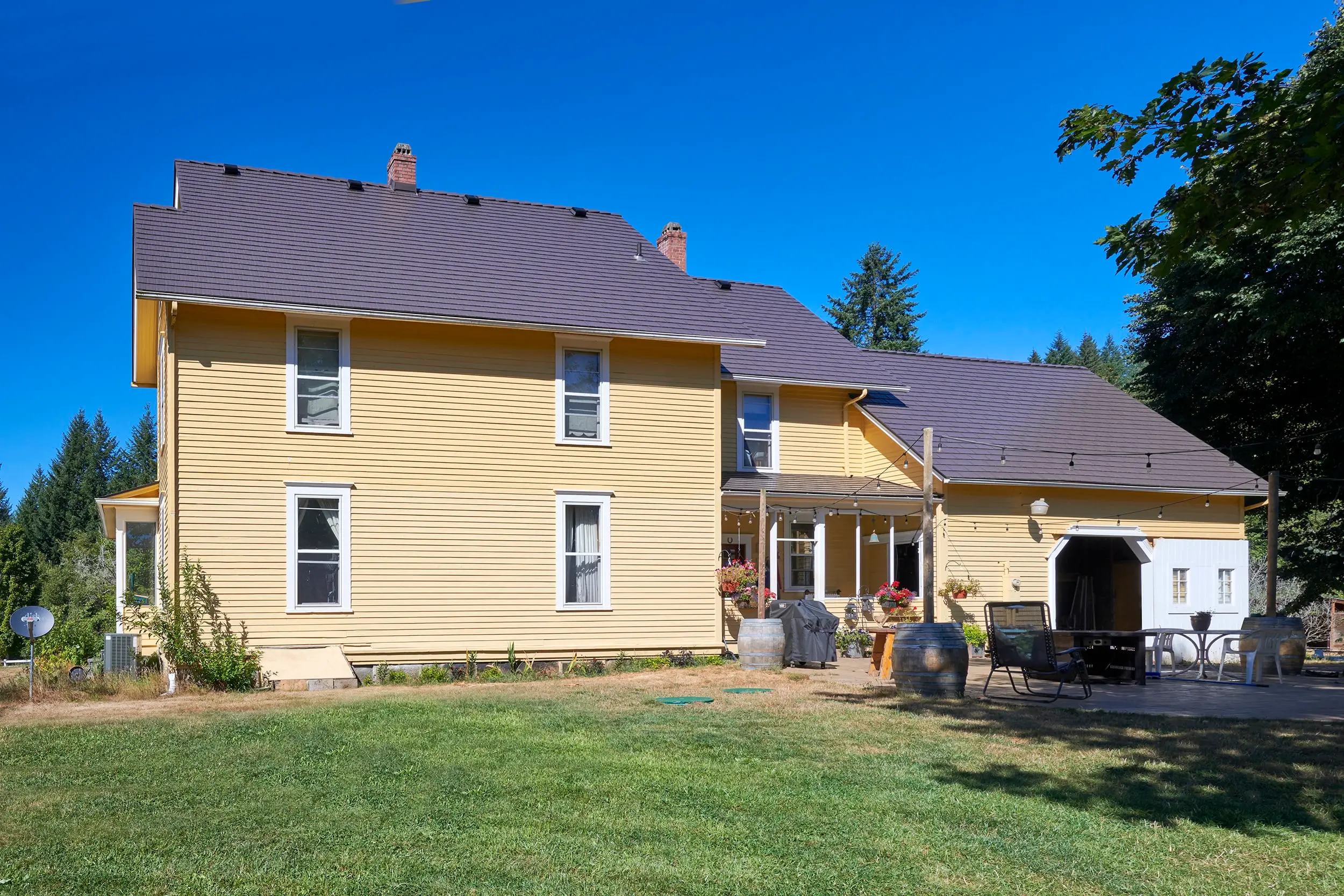 Interlock Aluminum Slate Metal Roofing – Black | Longview, WA (Side elevation)