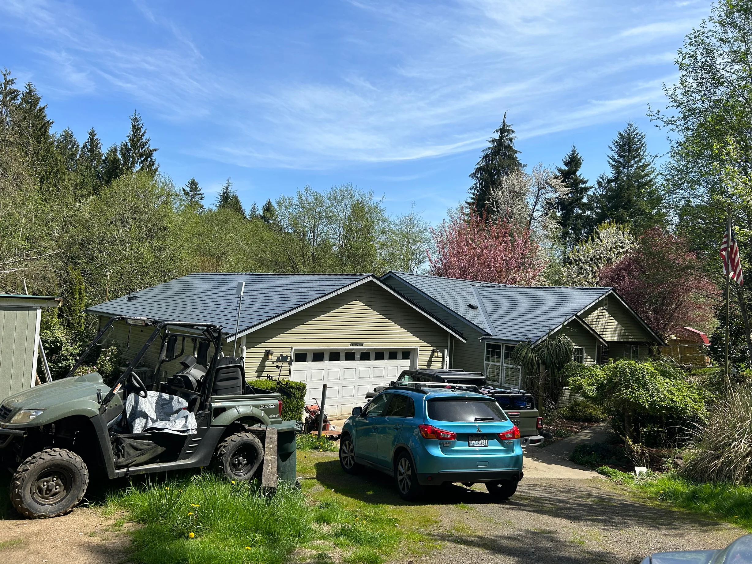 Deep Charcoal Interlock Cedar Shingle aluminum roof on a house with a metal roof in a forested rural area, Longview, Washington