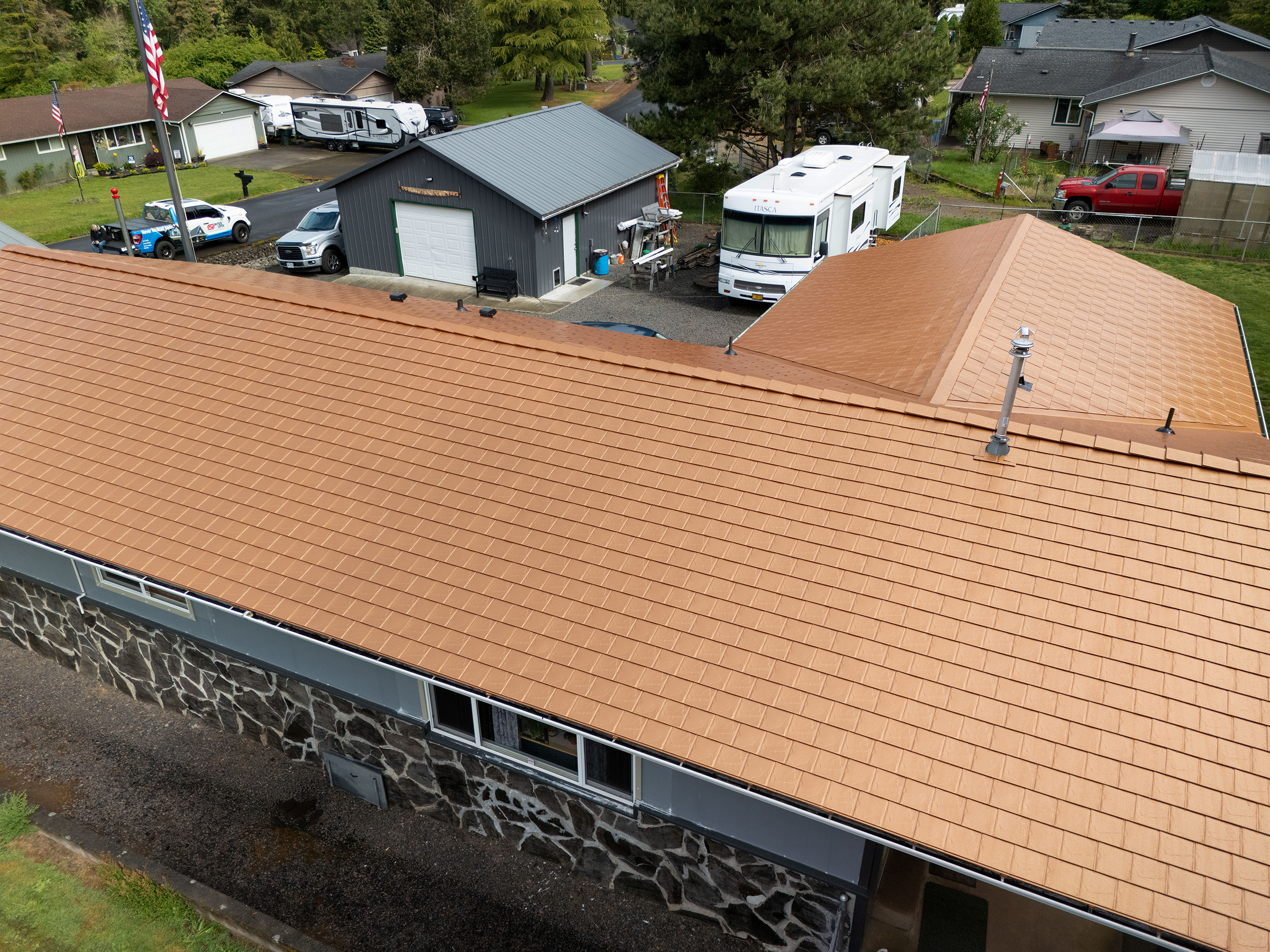 Interlock Aluminum Slate Metal Roofing – Copper Penny | Castle Rock, WA (Side elevation)