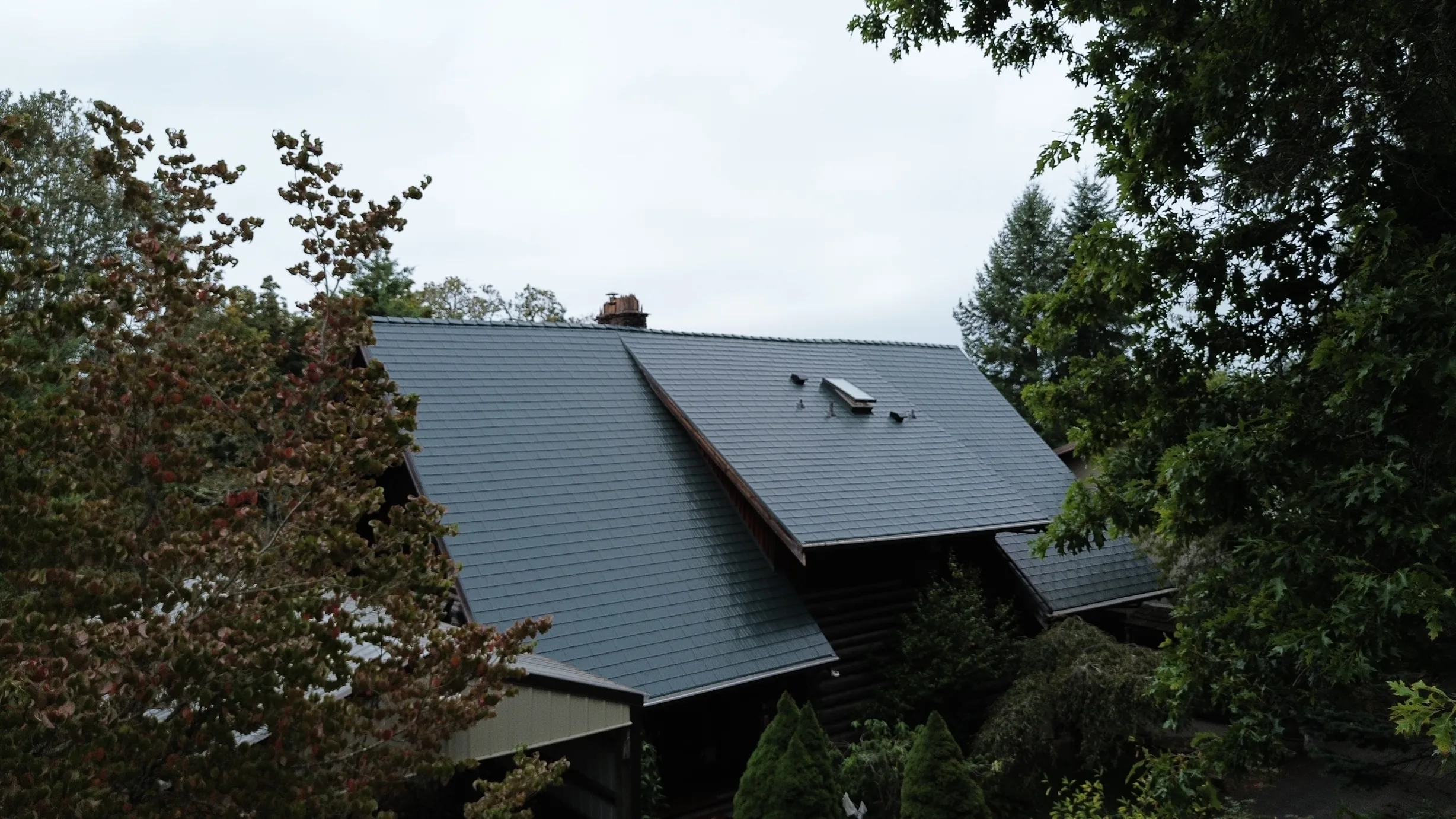 Hunter Green Interlock Cedar Shingle aluminum roof on the home, University Place, Washington