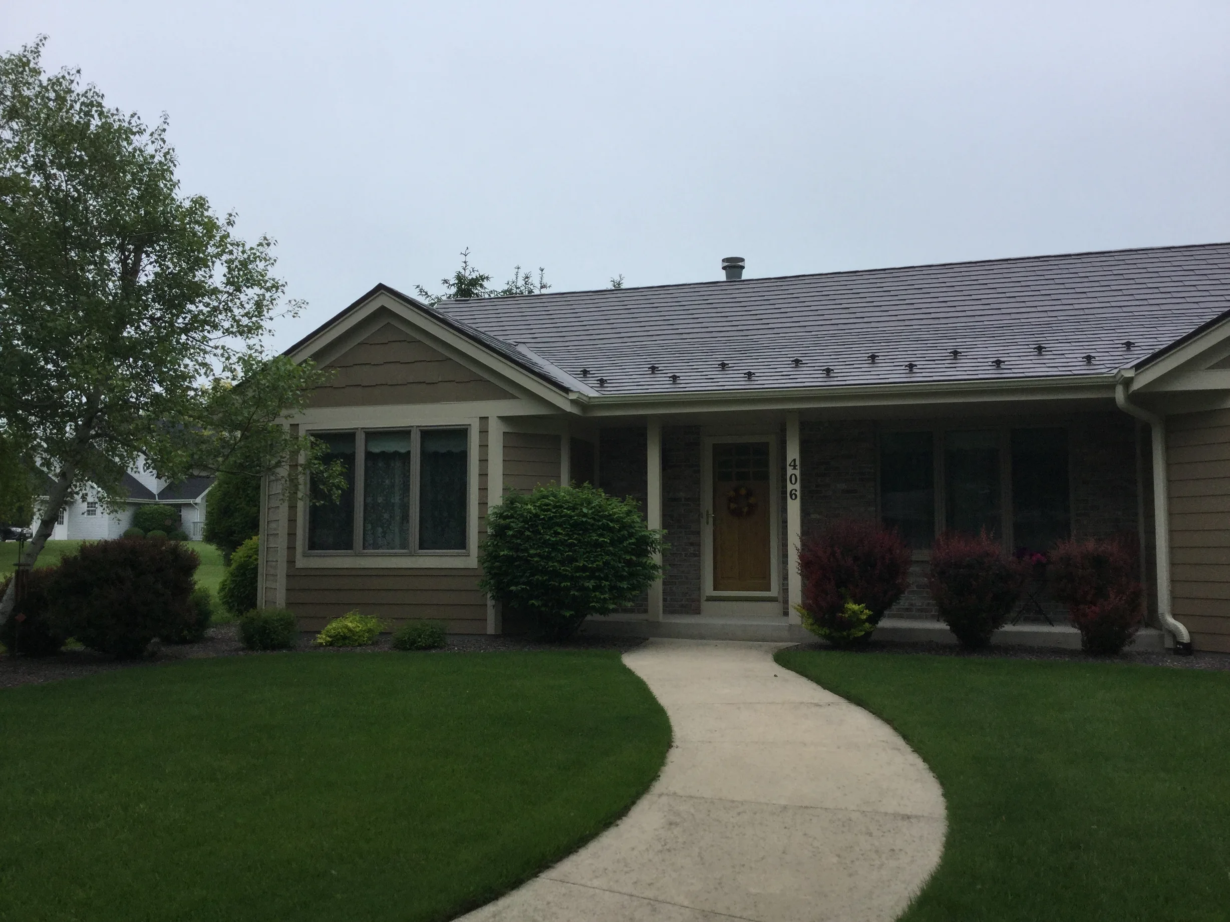 Colonial Brown Interlock Slate aluminum roof on a colonial brown ranch style home in a rural setting, Port Washington, Wisconsin