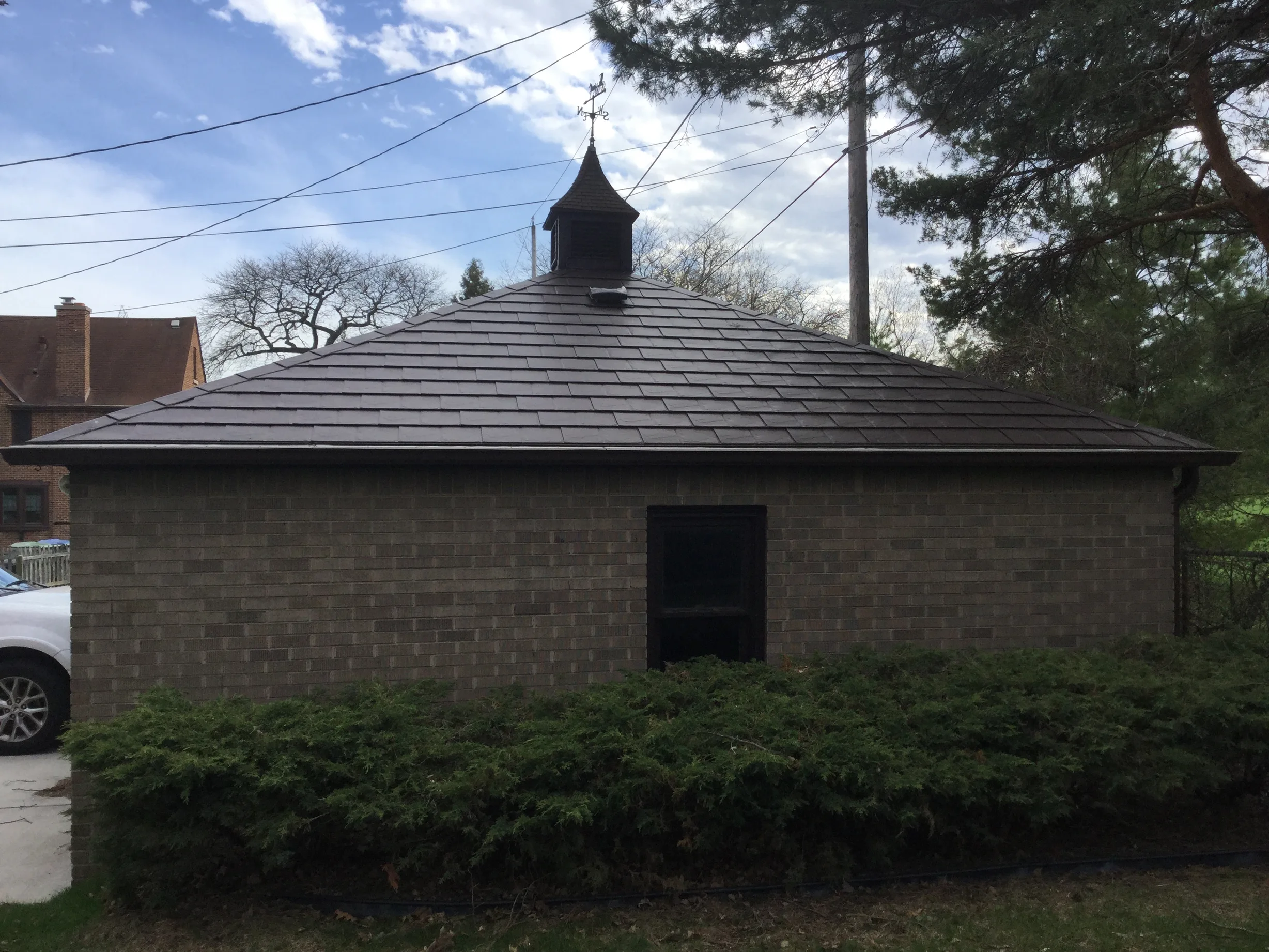 Colonial Brown Interlock Slate aluminum roof on a Colonial brown metal roof on a brick home in a, Milwaukee, Wisconsin